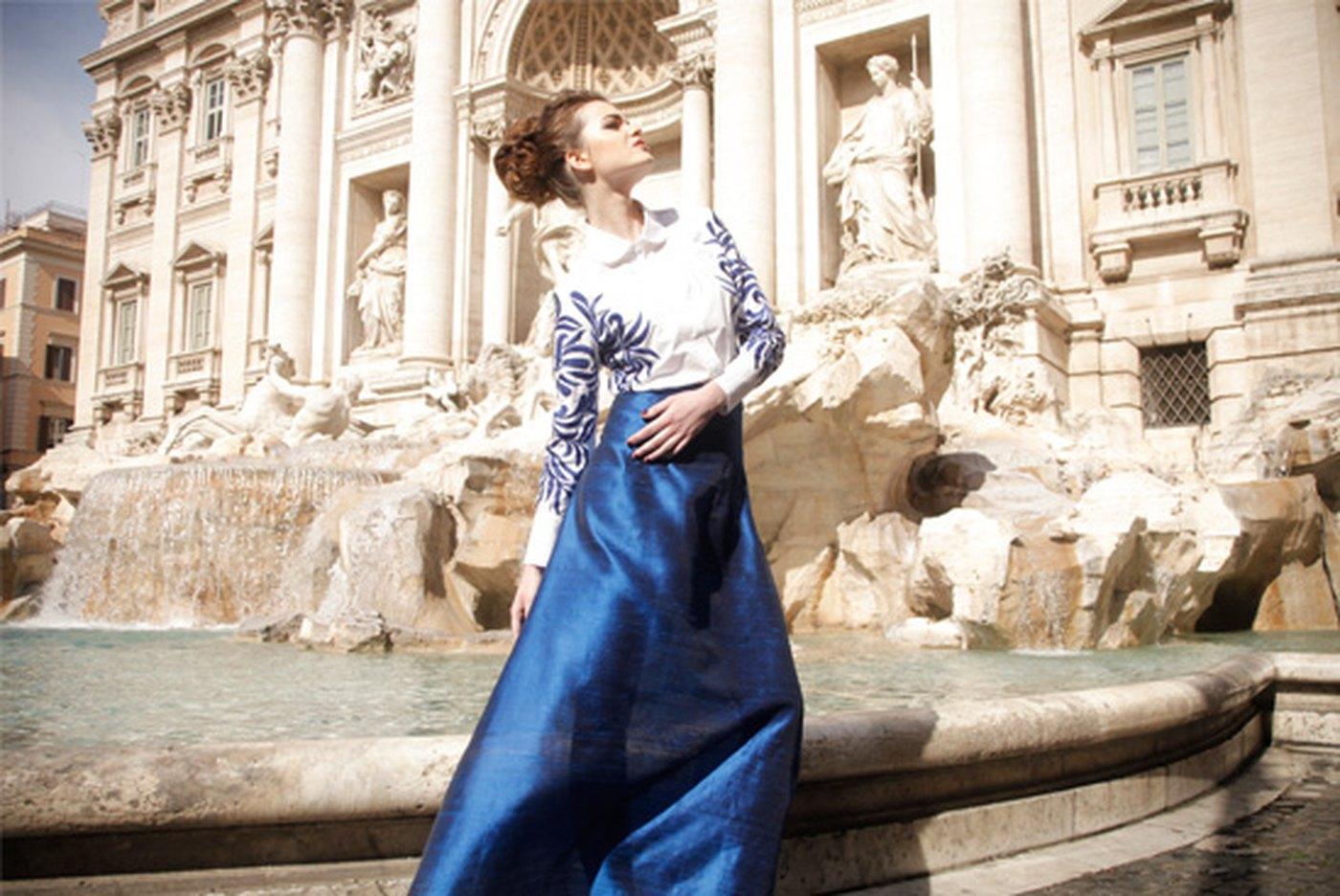 A travel-ready look on a Roman street